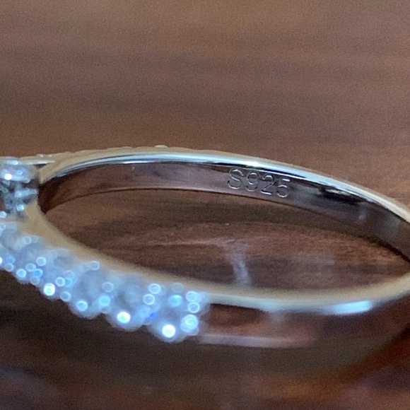 Sterling Silver 1 carat Emerald Cut Moissanite Halo Ring Size 6 - Picture 5 of 9